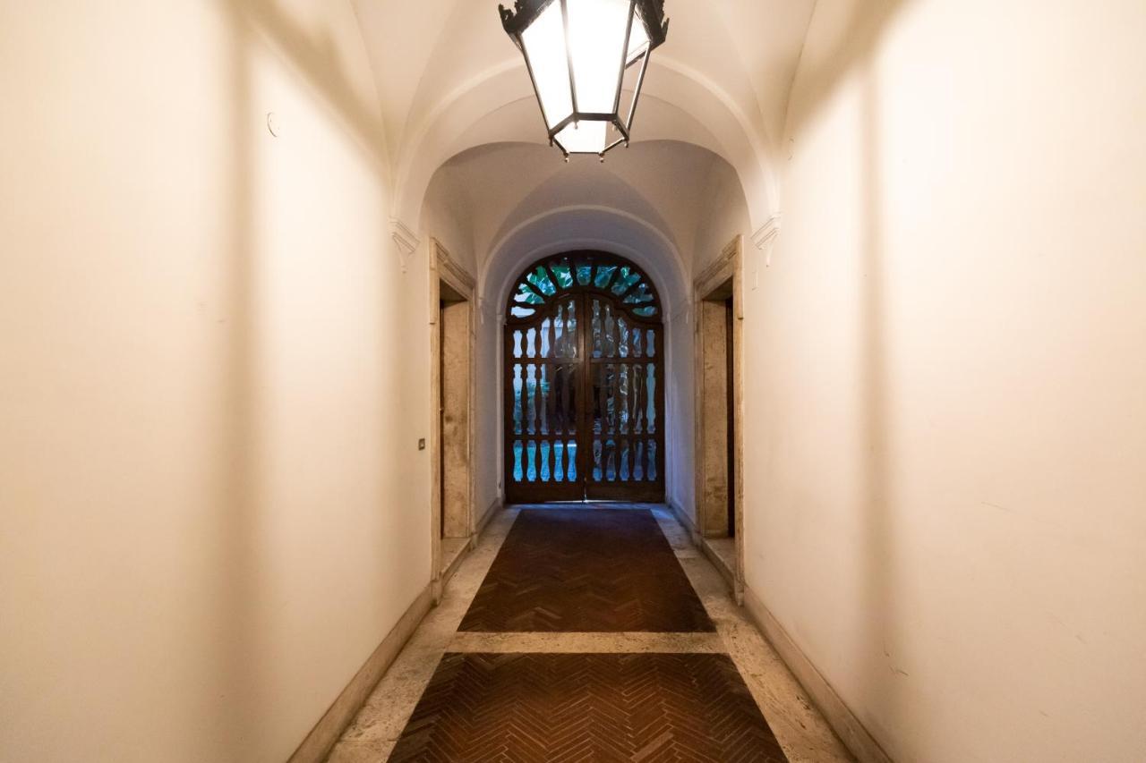 Chic And Style In Historical Via Giulia Daire Roma Dış mekan fotoğraf